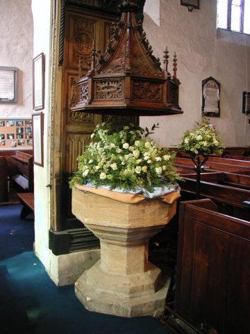 flowerdisplayonthefontinpiltonchurch.jpg